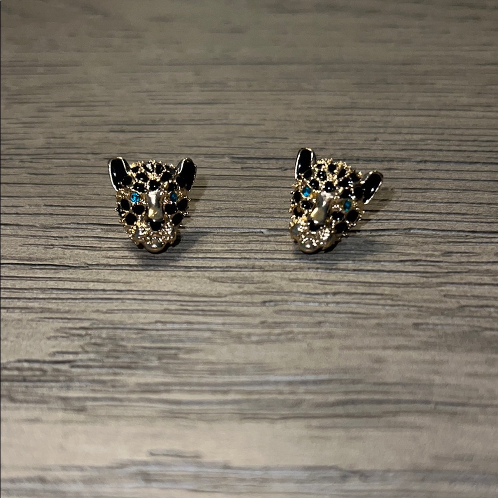 Chic Leopard Panther Stud Earrings